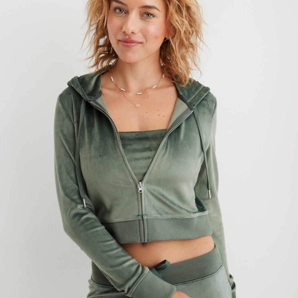 Green Velvet Women's Crop Top Hoodie